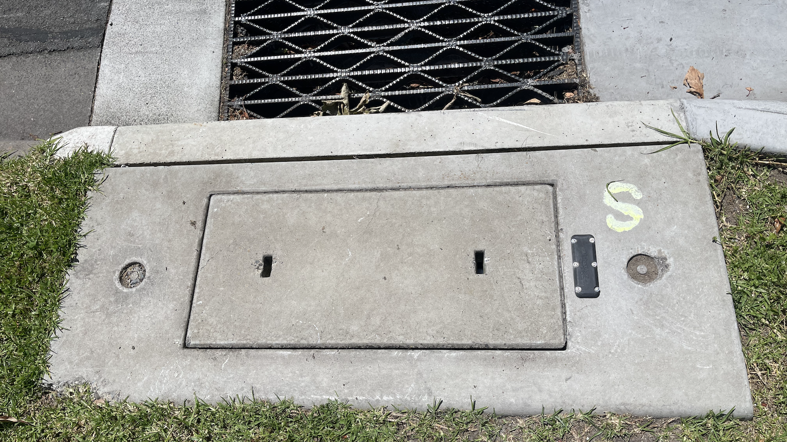 stormwater pit monitoring system